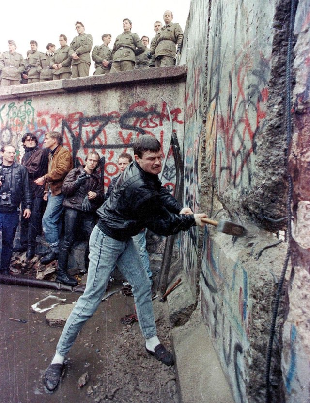 Man chipping away at Berlin Wall