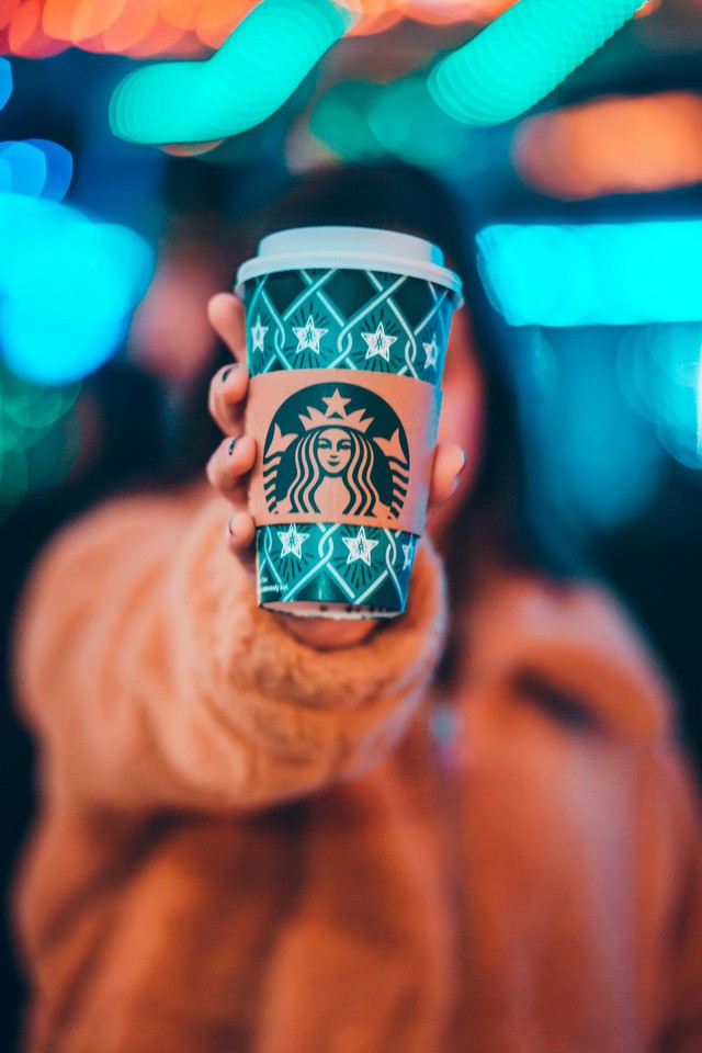 Person holding a Starbucks cup
